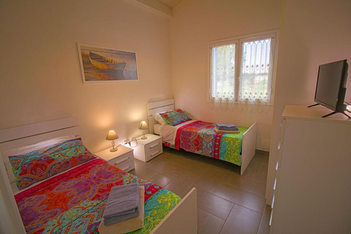 Casa Vacanze La Meridiana ドンナルカタ エクステリア 写真