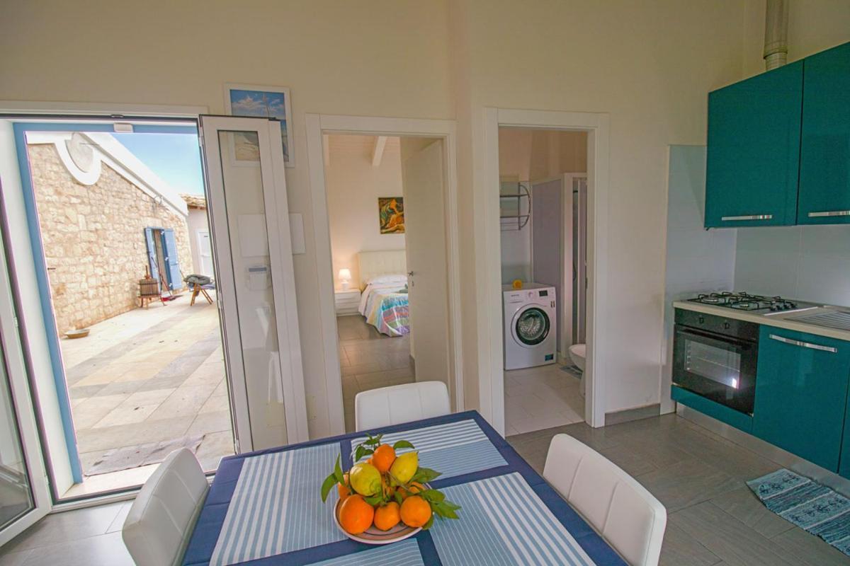Casa Vacanze La Meridiana ドンナルカタ エクステリア 写真