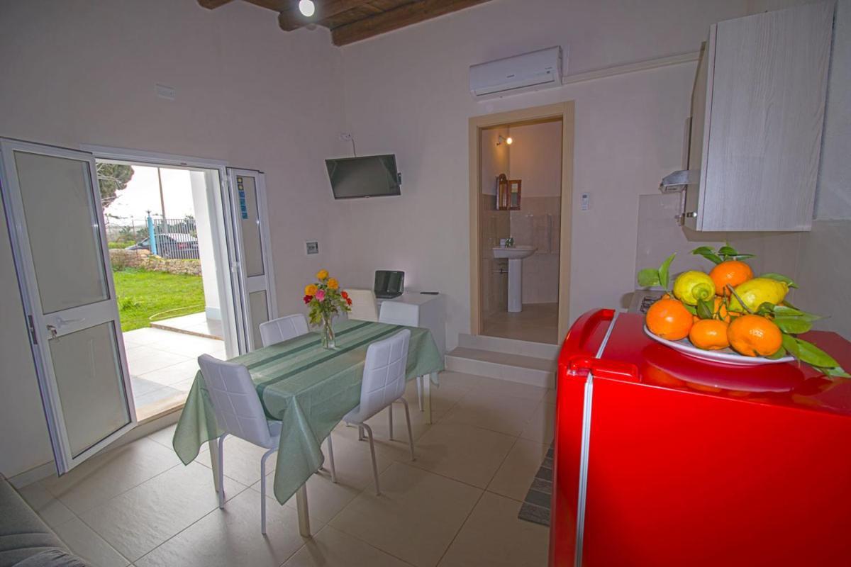 Casa Vacanze La Meridiana ドンナルカタ エクステリア 写真