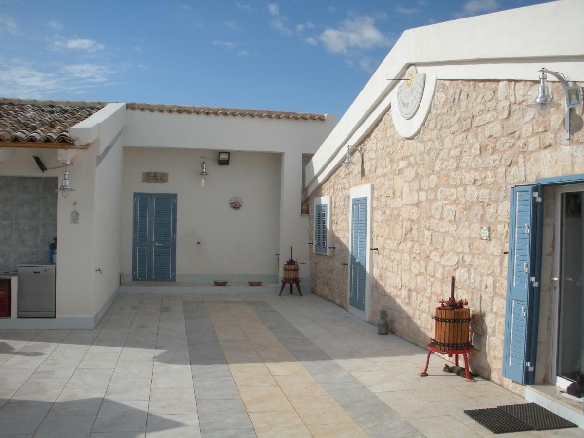 Casa Vacanze La Meridiana ドンナルカタ エクステリア 写真