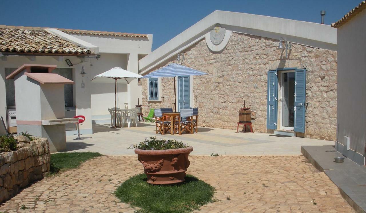 Casa Vacanze La Meridiana ドンナルカタ エクステリア 写真
