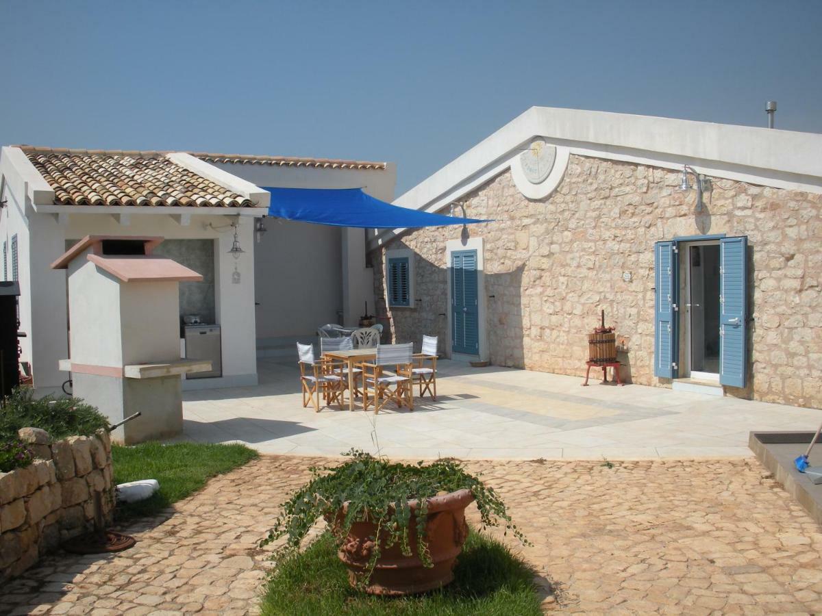Casa Vacanze La Meridiana ドンナルカタ エクステリア 写真
