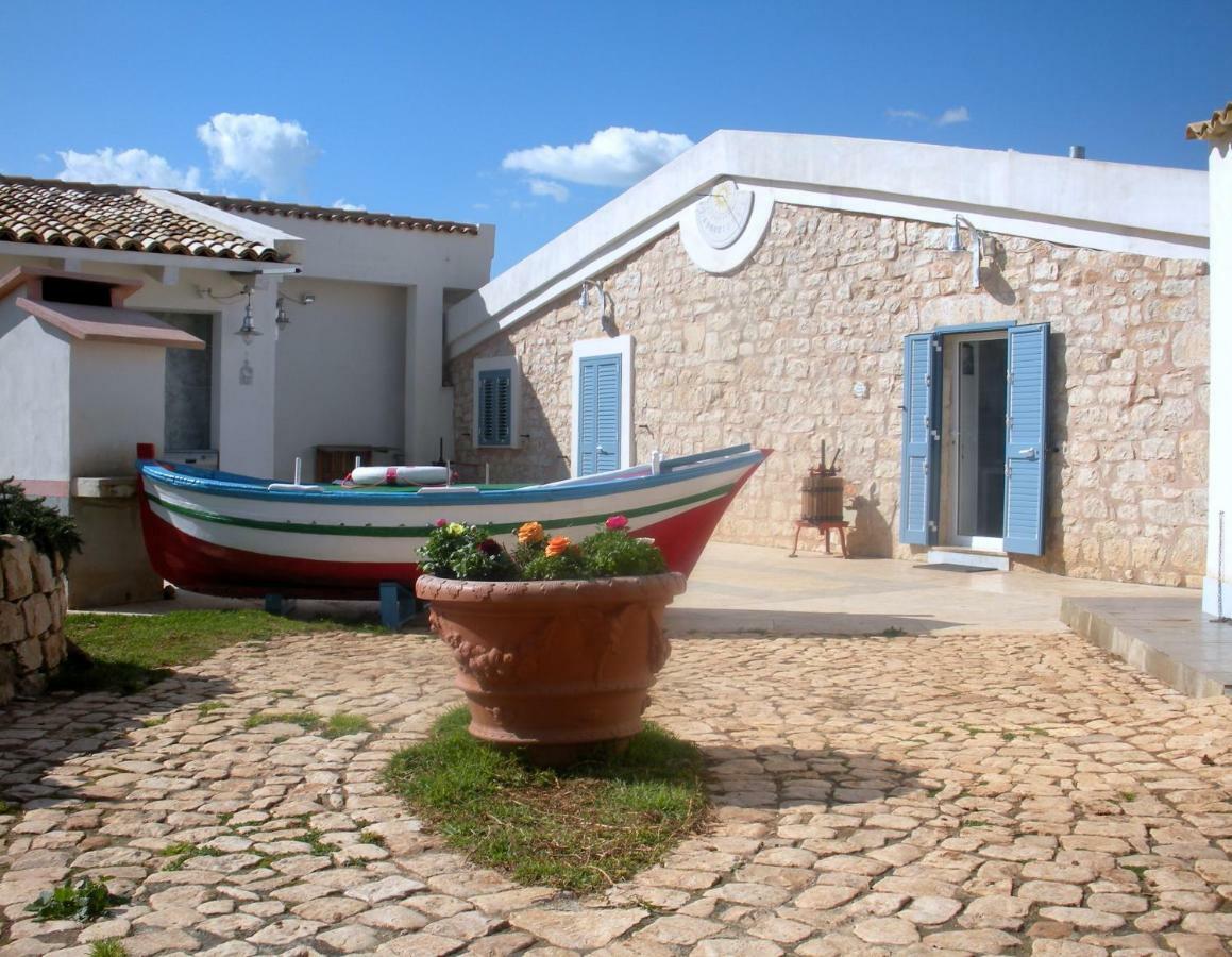 Casa Vacanze La Meridiana ドンナルカタ エクステリア 写真