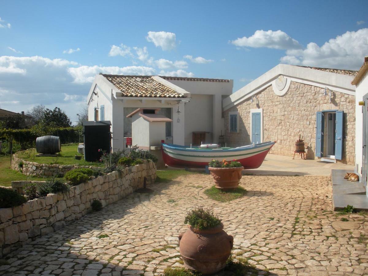 Casa Vacanze La Meridiana ドンナルカタ エクステリア 写真